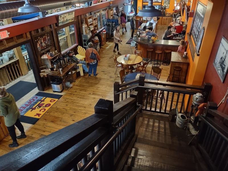 A Two-Floor Layout That Rewards Slow Browsing