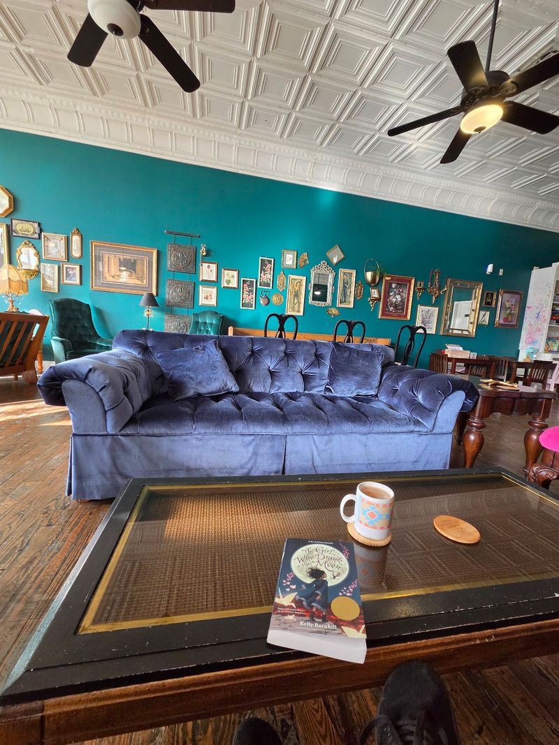 A Coffee Shop and Bookstore Sharing One Address in Medina