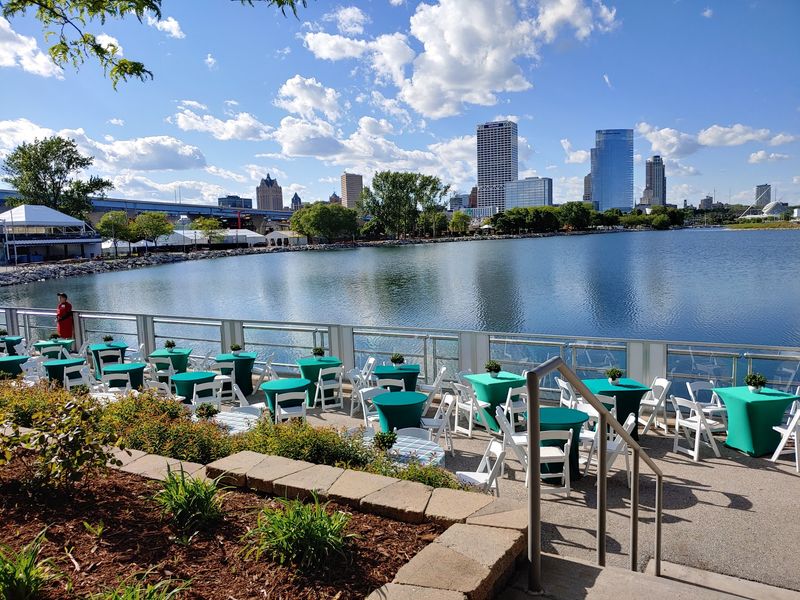 A Lakefront Setting That Steals The Show