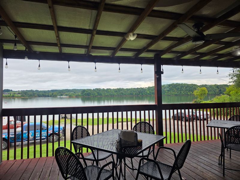 A Lakeside Setting That Steals The Show