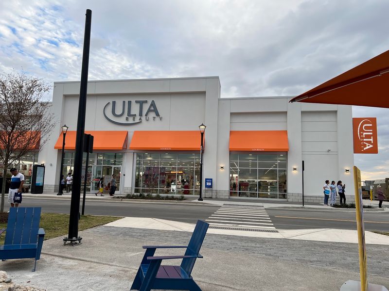 Where Cane Ridge Parkway Meets Outlet Shopping