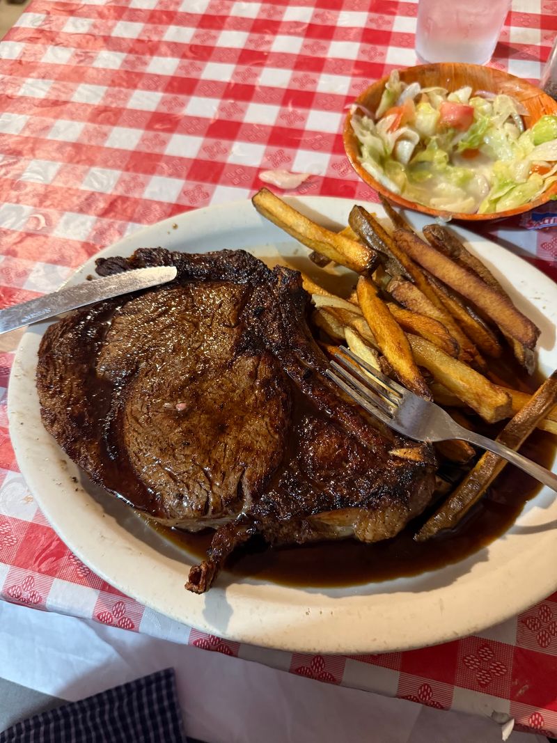 Doe's Eat Place - Greenville