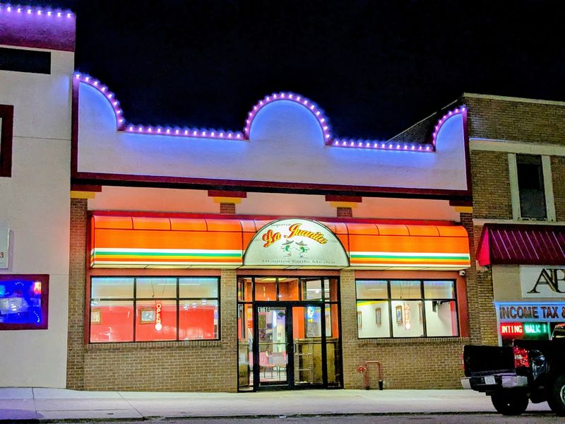 La Juanita Stays Open Late In Sioux City
