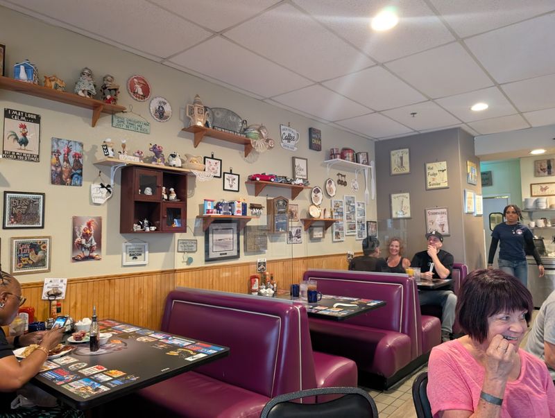 A Classic Diner Morning With A Friendly Feel, Lou's Diner
