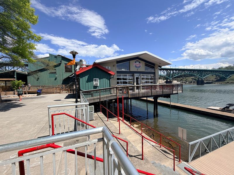 Calhoun's On The River