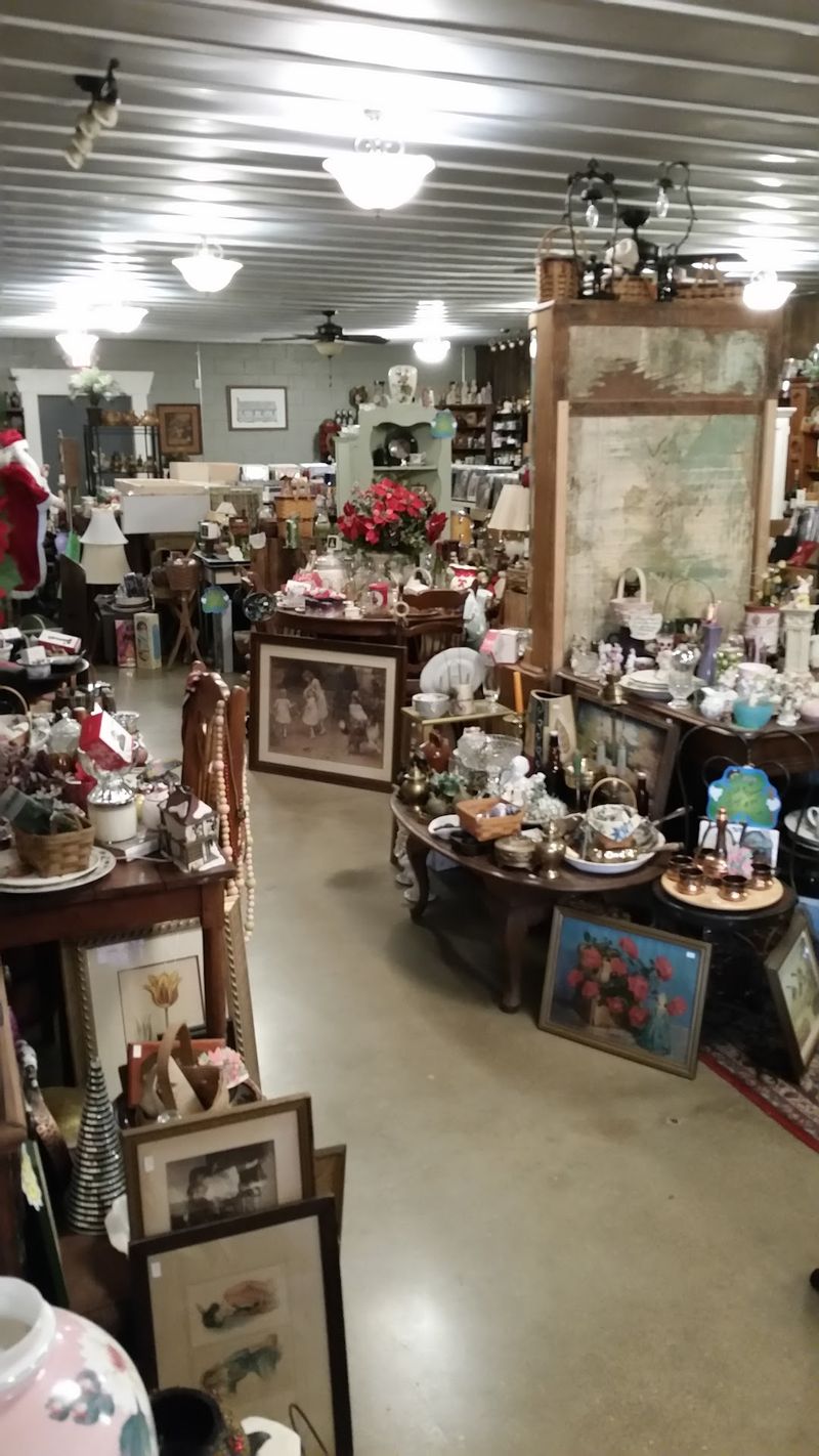 Buffalo Creek Antiques & Collectibles, Clinton, TN