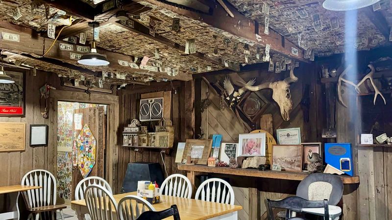 Old West Decor With Zero Pretending