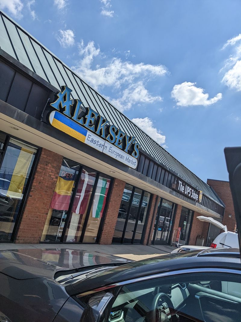 Hours, Parking, and Planning the Drive