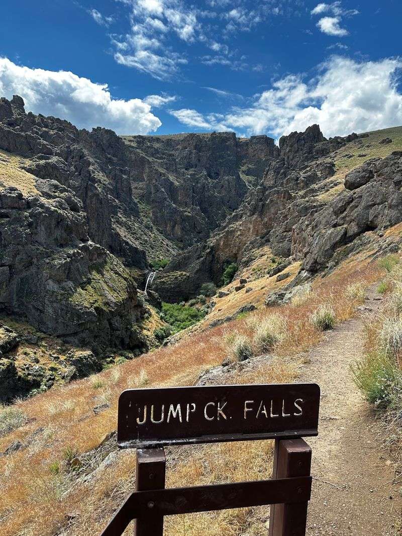 Ideal Seasonal Conditions For Hiking Visits