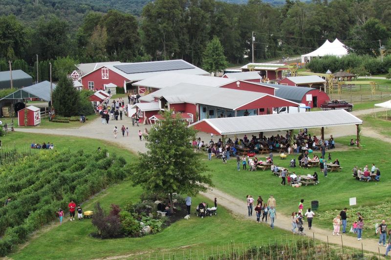 Barton Orchards Bakery - Poughquag