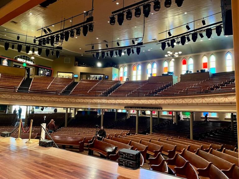 Builders Raised This Tennessee Tabernacle For Revival Crowds, And Audiences Still Fill Its Wooden Pews