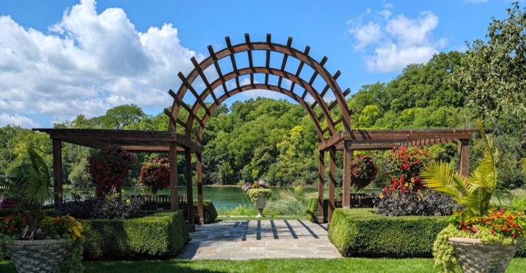 This Wisconsin Botanical Garden Is A Peaceful Fall Escape Full Of Color