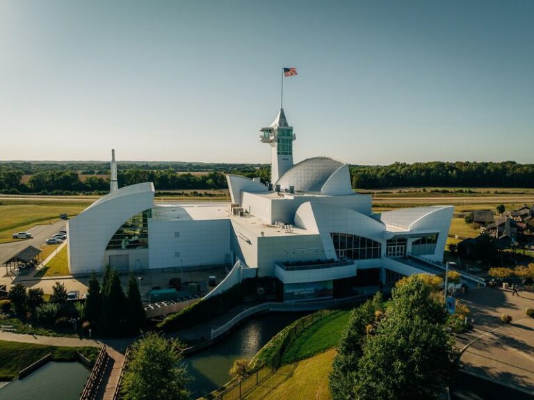 A Tiny Tennessee Farm Town Hides A 50-acre Museum Kids Never Want To Leave