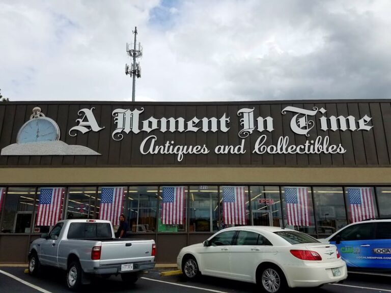 You Need A Full Afternoon For This Enormous Tennessee Antique Store-And $30 Goes Far