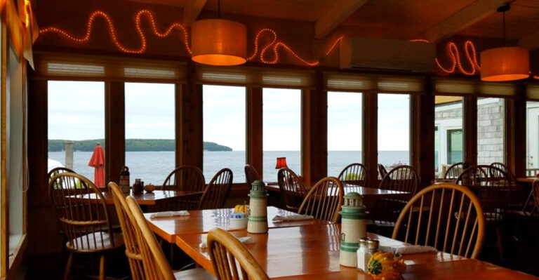 8 Wisconsin Restaurants With Gorgeous Fall Views From The Table