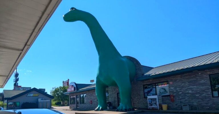 Discover This Quirky Giant Dinosaur Statue At A Wisconsin Gas Station