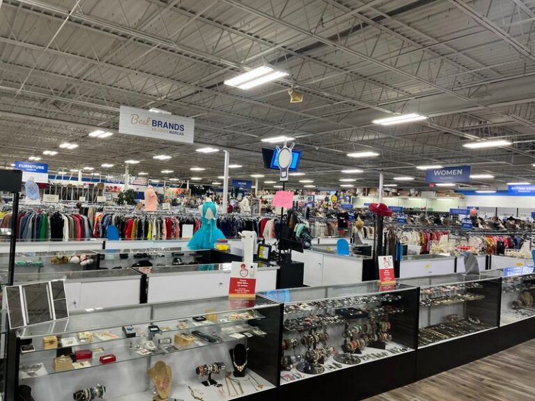 8 Huge Tennessee Thrift Stores Where A Single $40 Bill Goes All Day