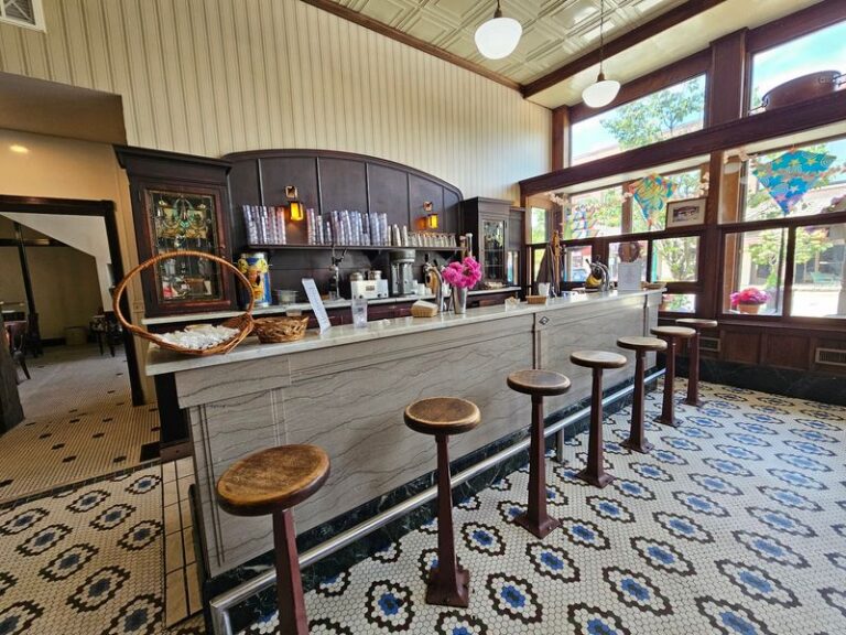 5 Illinois Candy Shops Where Kids Can Get Handmade Sweets