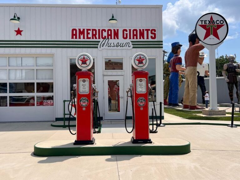 Between Wilmington And Atlanta, 5 Roadside Giants Tower Over Illinois Route 66