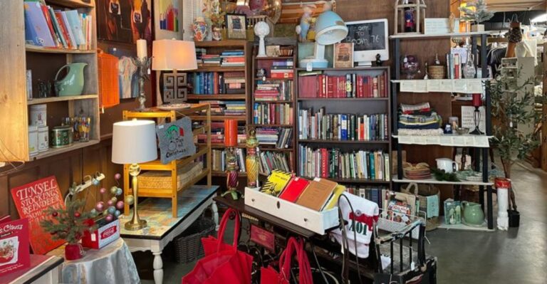 This Tennessee Antique Mall Packs Hundreds Of Booths Under One Roof, And Kids Hunt Vintage Toys For Pocket Change