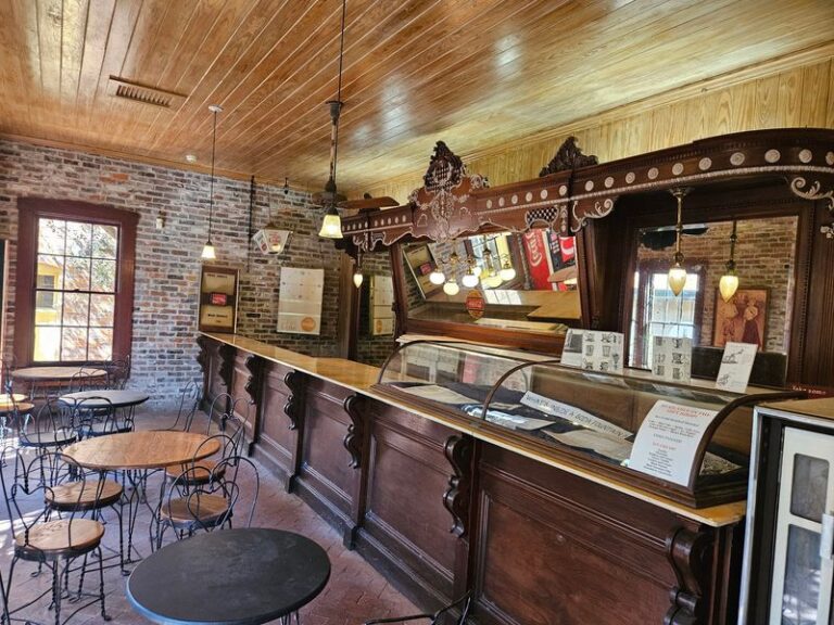 Mississippi Grandparents Remember These 5 Small-Town Soda Fountains, And They Still Pour Malts Today