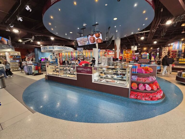 This Free Las Vegas Candy Factory Tour Lets Kids Watch Chocolates Made Through The Glass