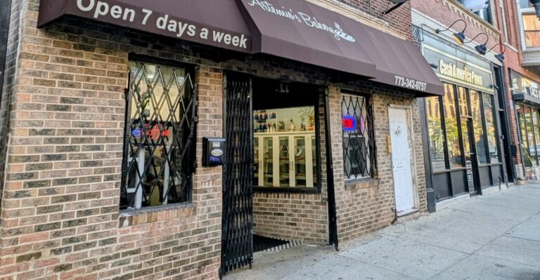 Hand Your Kid A Tray And Tongs At 5 Illinois Mexican Bakeries Stacked With Conchas