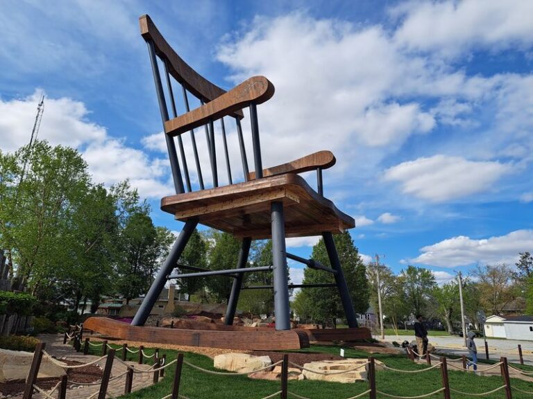 Casey, Illinois Fits 5 World’s-Largest Objects Into A Downtown Walk Kids Finish In An Hour