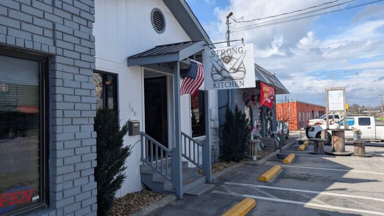 We Tried 9 Tennessee Kitchens Serving Biscuits And Gravy—And Here’s Who Made The Cut