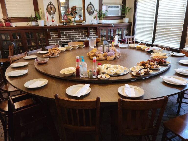 Every Table Spins At This McComb, Mississippi Restaurant Where The Fried Chicken Keeps Coming Back Around
