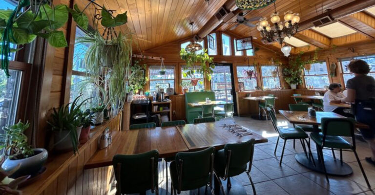 This Nevada Diner Near Winnemucca Dishes Up A Chicken-Fried Steak Worth The Drive