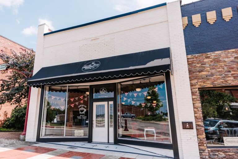 This Small Tennessee Town Hides Historic Storefronts And A Bakery Locals Cross Counties For