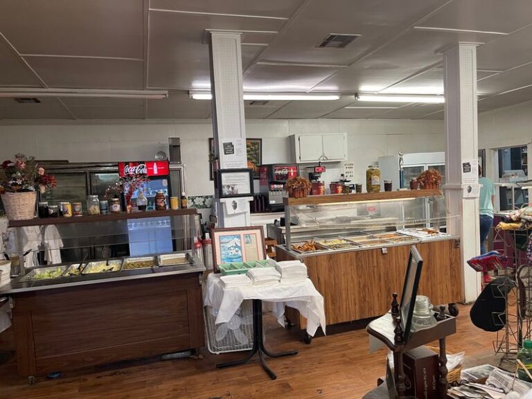 Fried Chicken Comes Out On Platters At This 1875 Country Store In Lorman, Mississippi