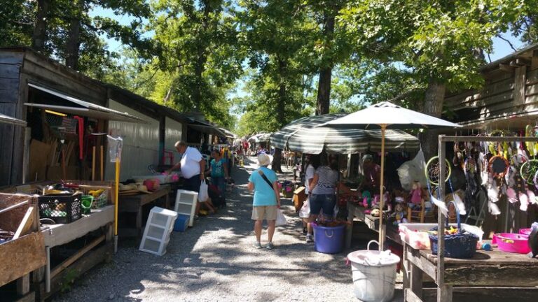 We Walked 7 Tennessee Flea Markets And Found The Ones Where Vendors Still Haggle