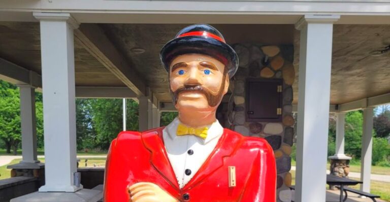 This Quirky 32-Foot-Tall Sculpture In Wisconsin Is The World’s Largest Bicyclist Statue