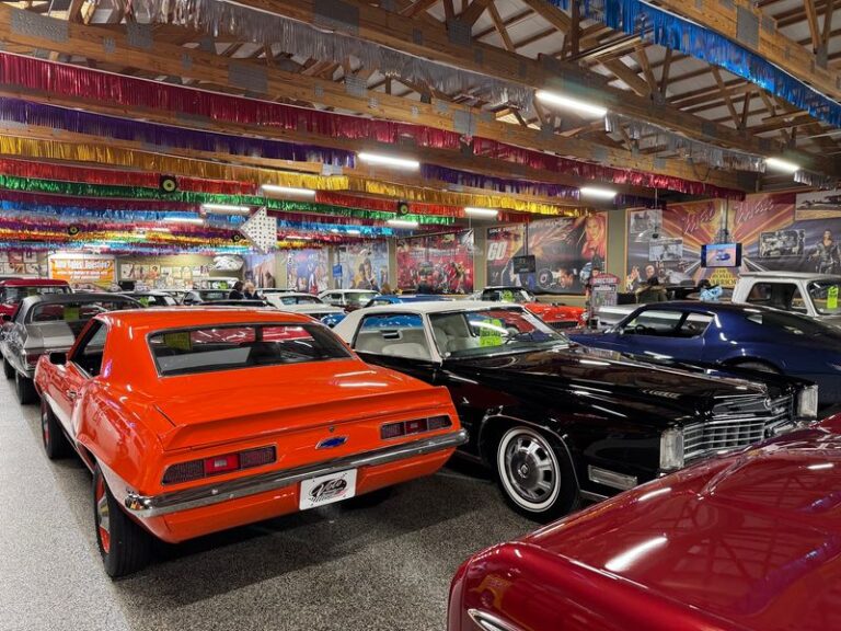 Inside This Illinois Museum, Vintage Cars Park Beside Life-Size Dinosaurs