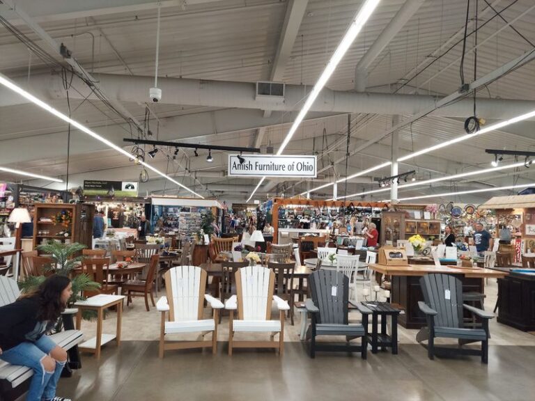 The Massive Ohio Flea Market Where Families Spend A Whole Saturday Hunting Bargains