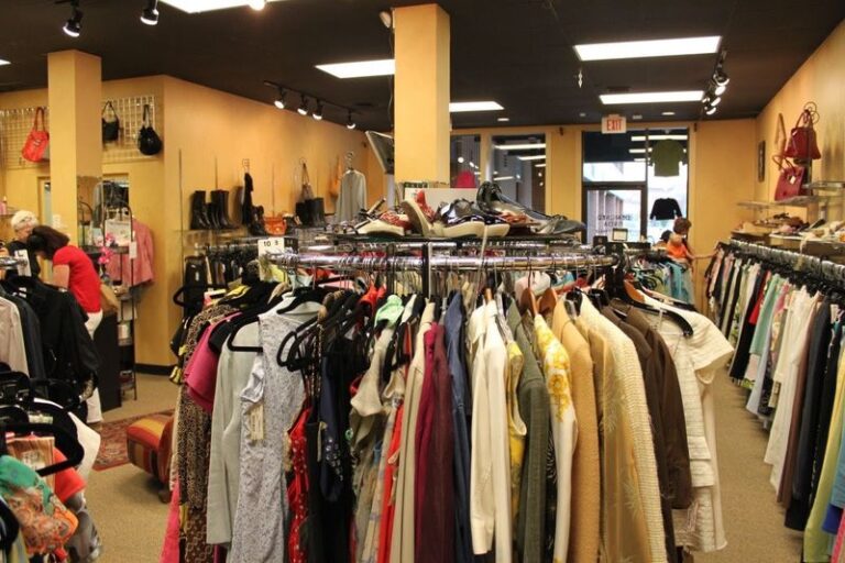 Parents Fill A Bag For Under $10 At These 15 Enormous Tennessee Secondhand Shops
