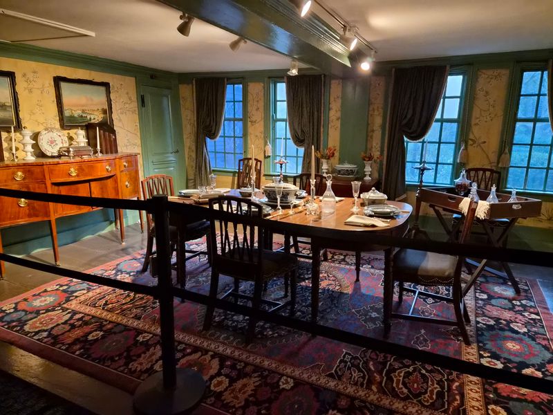 Candlelight Tours That Set The Mood