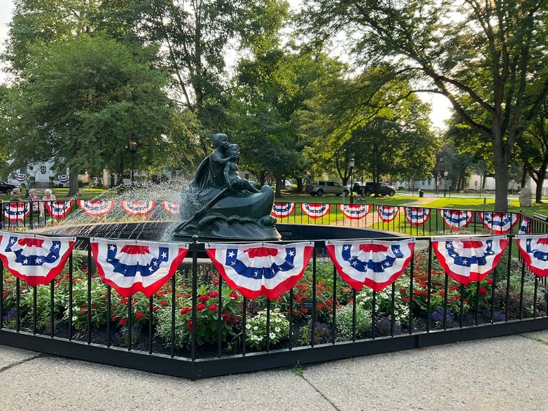 Mark Your Calendar For Laurel Blooms And Victorian Carolers
