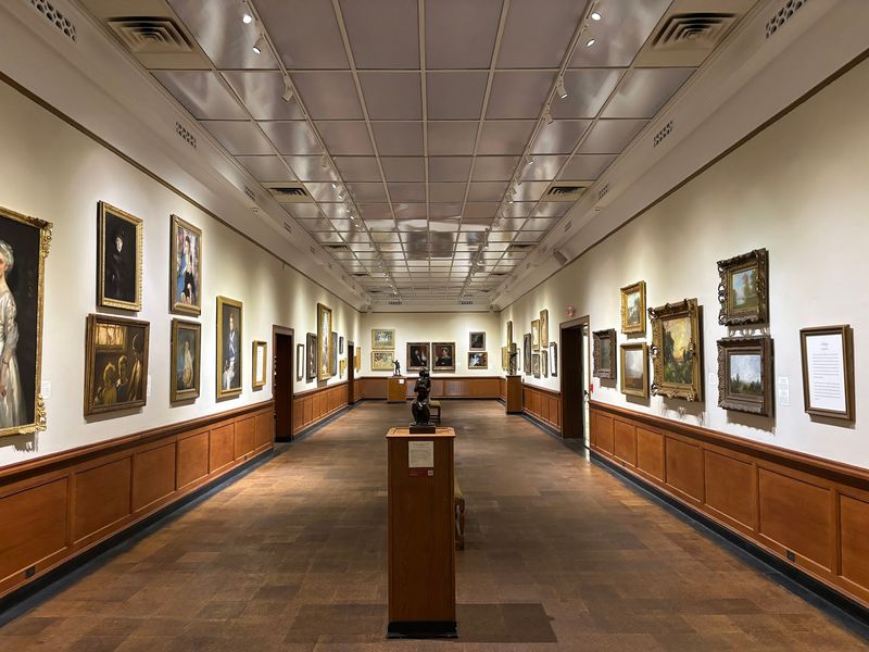 Calm Galleries for Every Kind of Visitor