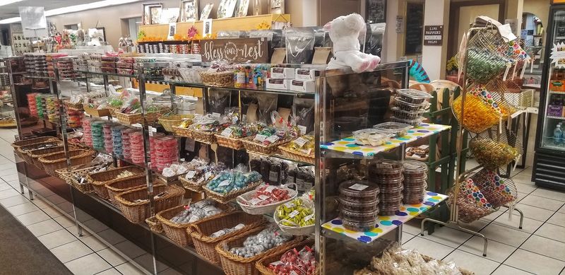 Oliver's Candies - Batavia