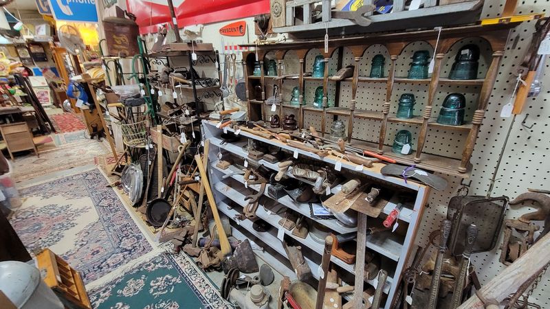 Antiques Off the Square LLC, Pontotoc, MS