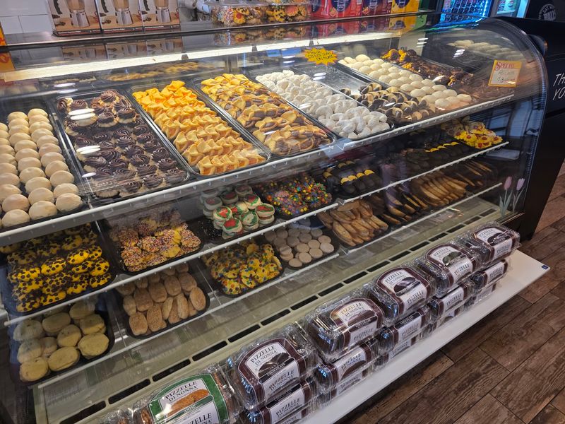 Cannoli, Cookies, and the Bakery Case