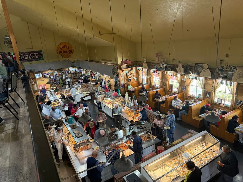 Mama Hamil's Southern Cookin' And Bar B Que Buffet