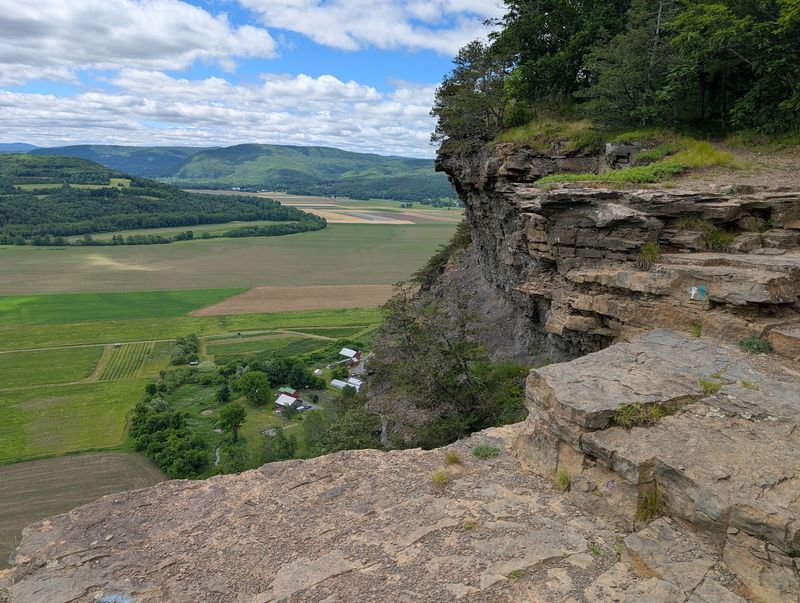 Vroman's Nose Hiking Trail