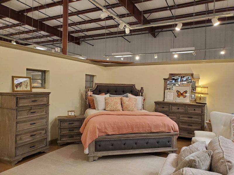 Room Scenes That Do The Imagining For You