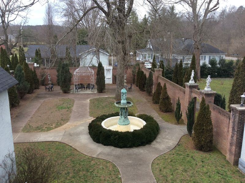Save Time For The Gift Shop And The Right Driveway