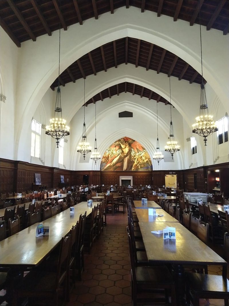 Sunday Brunch Here Is Good Enough To Cross Campus Lines