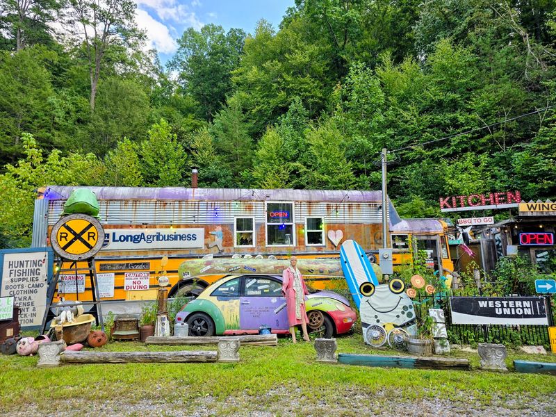 Docs 321 Cafe & Marketplace